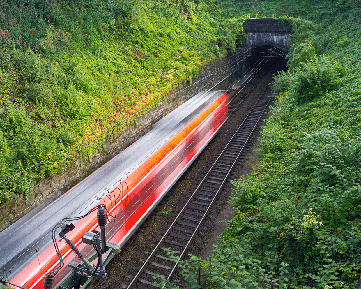 TRANSPORT_Sichere_Verbindung_Eisenbahntunnel